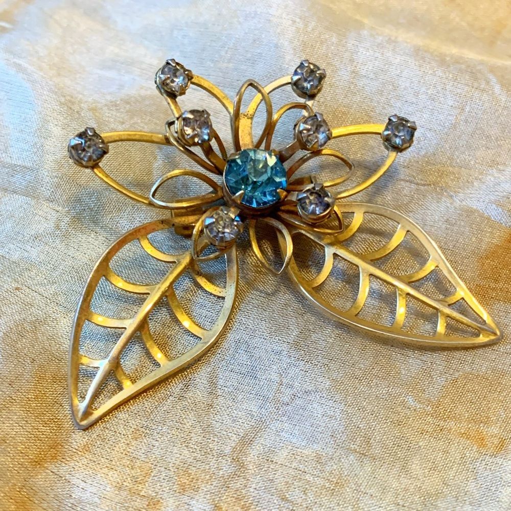 Vintage Gold Metal Rhinestone Floral Pendant Brooch